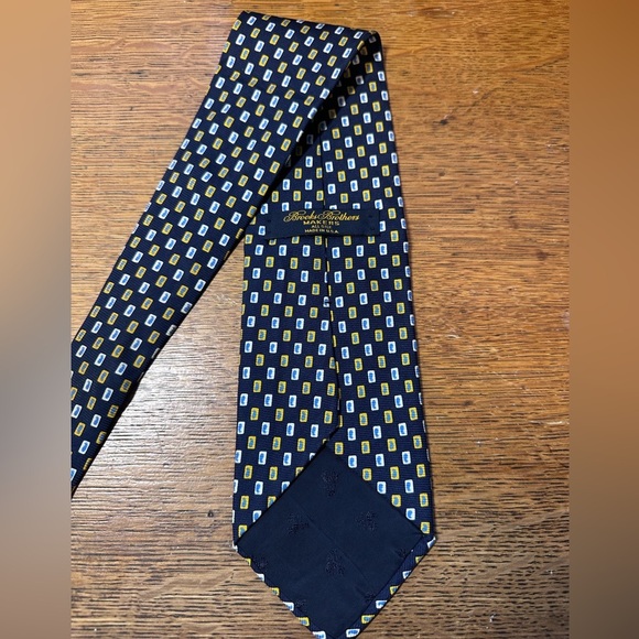 Brooks Brothers Navy Blue Yellow Paisley Rectangle Patterned Silk Tie - Picture 4 of 4